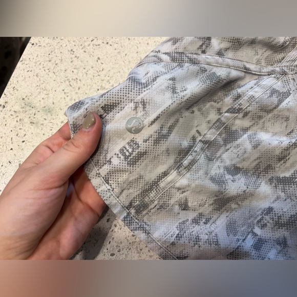 Lululemon grey shorts - Picture 4 of 4